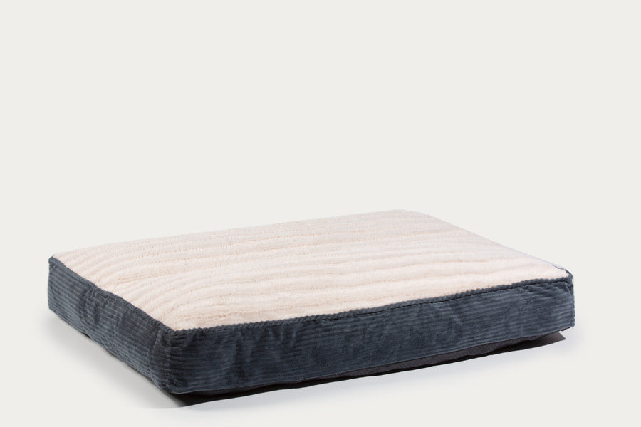 Deluxe Gusseted SleepDog™ Pet Bed